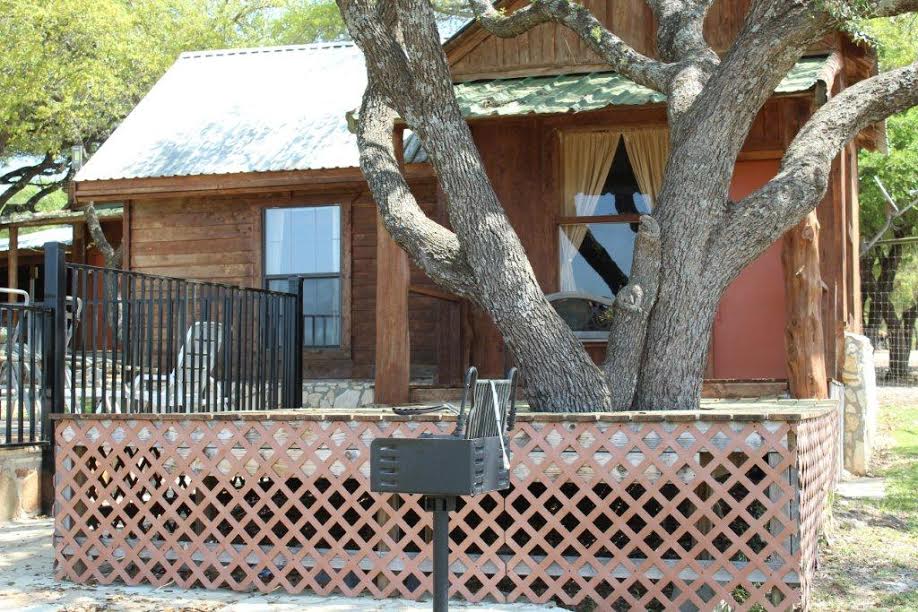 Cabin_1_outside_with_grill_new
